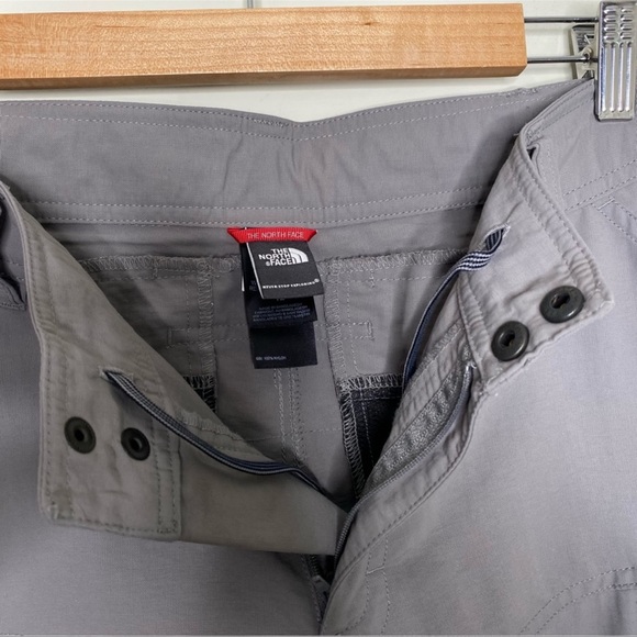 The North Face Gray Paramount Valley Convertible Hiking Pants Women's Size 12 - Picture 5 of 7